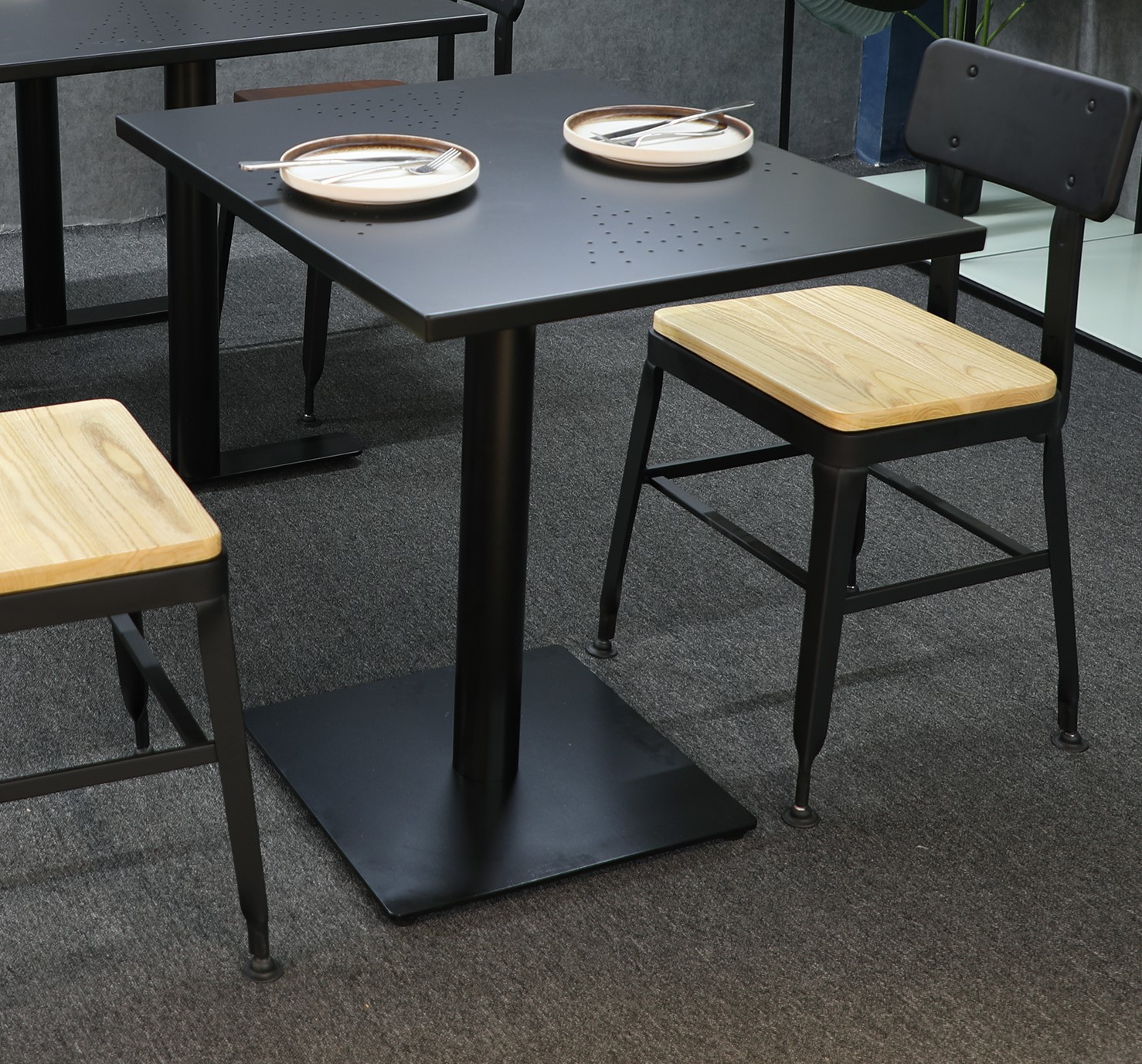 https://www.goldapplefurniture.com/round-metal-table-base-table-leg-ga310t-product/